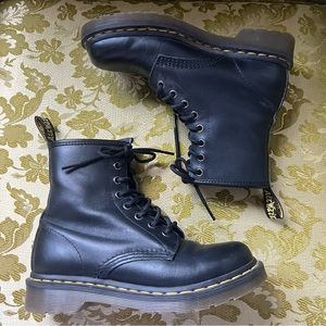 1460 WOMEN'S SMOOTH LEATHER LACE UP BOOTS Black original Doc Martens boots